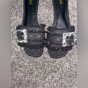 Narrow US 7 sandals never worn